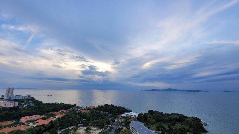 The Andromeda Condominium Seaview Pattaya Luaran gambar