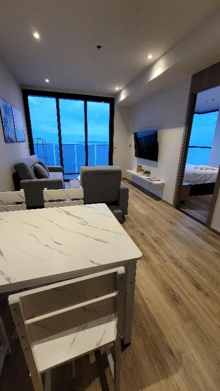 The Andromeda Condominium Seaview Pattaya Bilik gambar