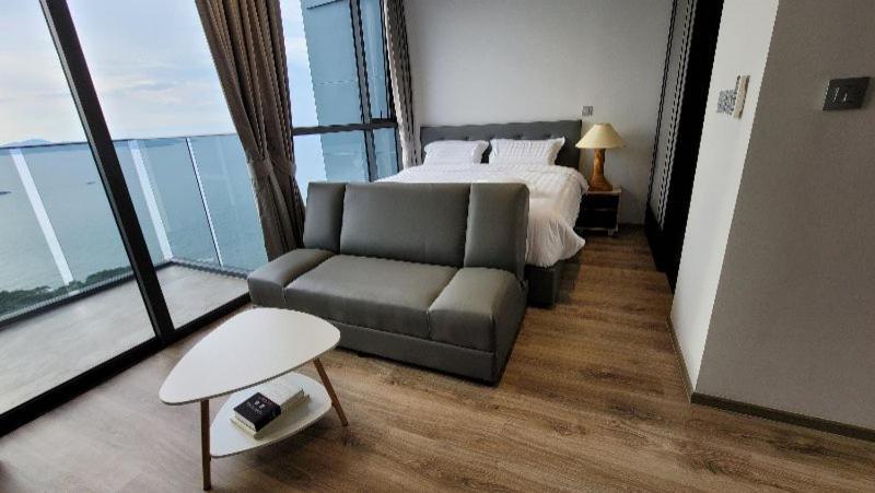 The Andromeda Condominium Seaview Pattaya Bilik gambar